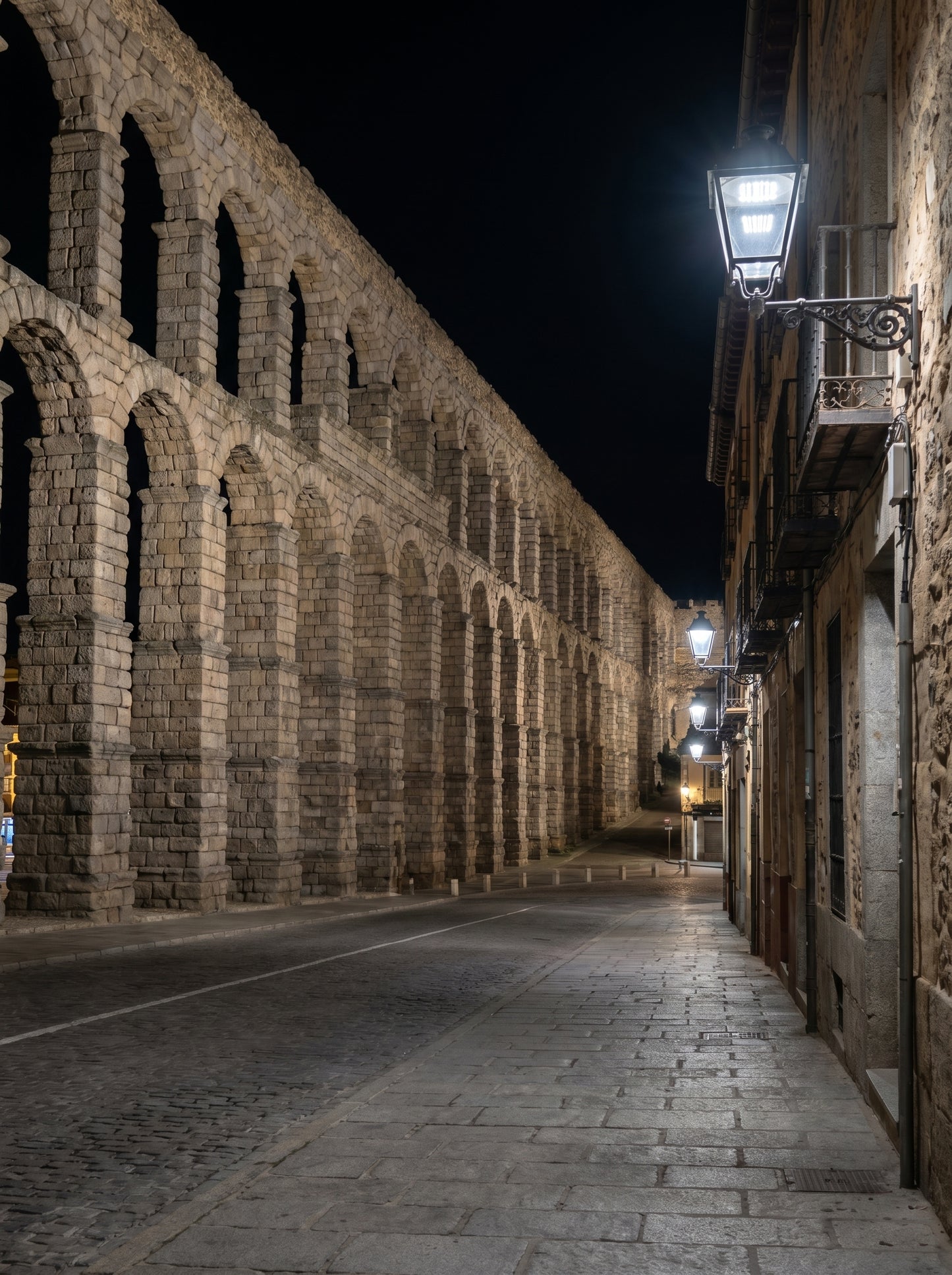 The Aqueduct's Retreat: Calle Teodosio el Grande, Segovia