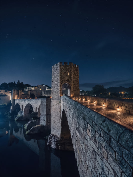 The Symmetry of the Threshold: Besalú