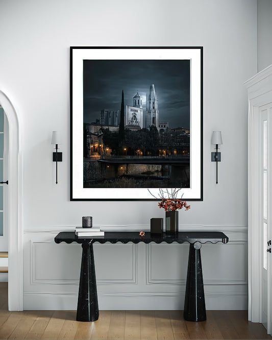 Echoes of Stone and Shadow: Gothic Monumentality — copia fine art en edición limitada de Marco Zouvek, Girona (imagen 2).