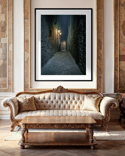 Nocturne in Stone: The Echoes of Girona — copia fine art en edición limitada de Marco Zouvek (imagen 2).
