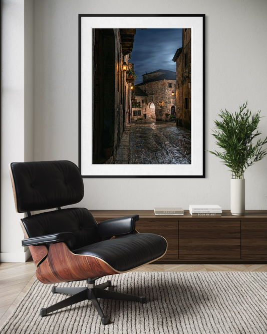 Reflections of Time: Chiaroscuro in Stone — copia fine art en edición limitada de Marco Zouvek, Pedraza (imagen 2).