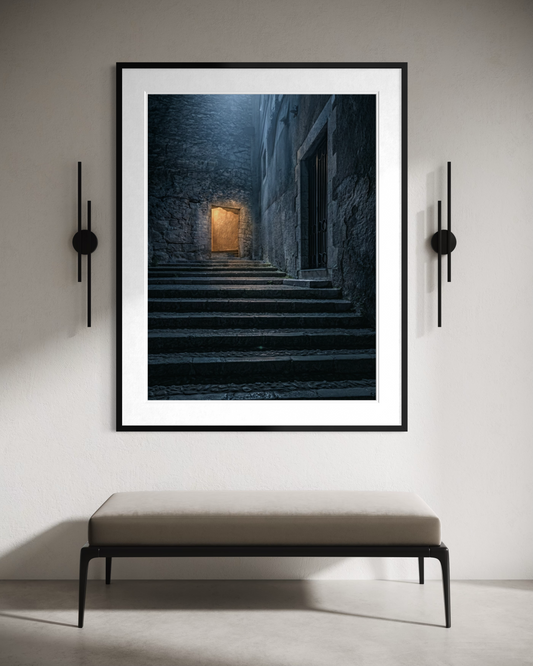 The Amber Threshold, Girona — copia fine art en edición limitada de Marco Zouvek (imagen 3).