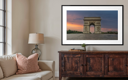 The Arch at Twilight: Paris, vista de ambientación en un interior