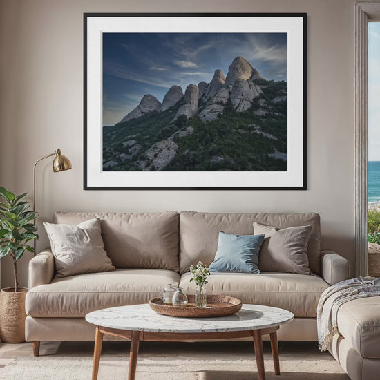 Serrated Skyline: Montserrat, vídeo de la impresión enmarcada en un interior