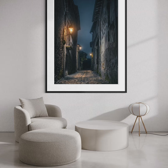 Echoes in Stone: A Peratallada Nocturne — vídeo de la copia fine art en edición limitada.