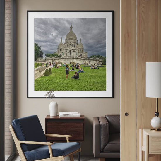 White Dome, Heavy Sky: Sacré-Cœur, Paris, vídeo de la impresión enmarcada en un interior
