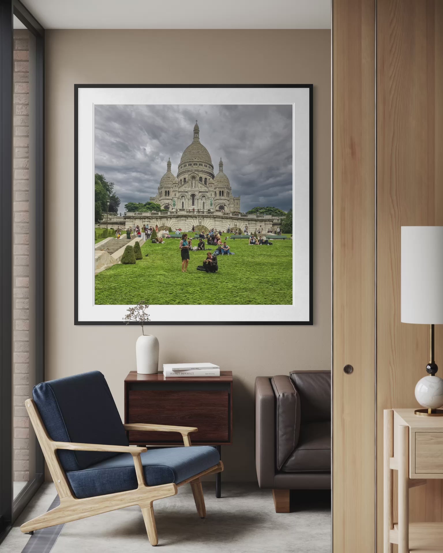 White Dome, Heavy Sky: Sacré-Cœur, Paris, vídeo de la impresión enmarcada en un interior